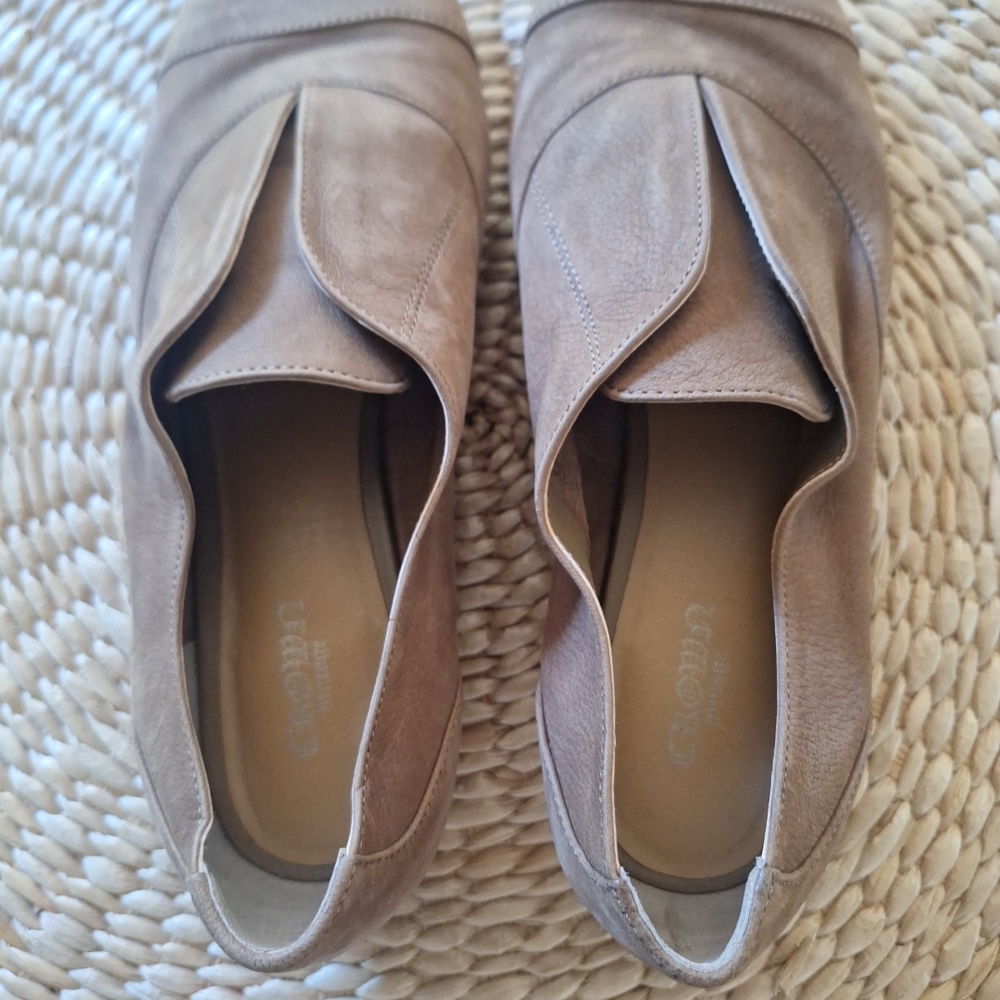 Crown Vintage Tan  Loafers Size 8 Womens